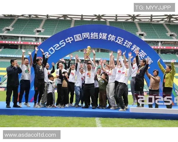 《足球巨星齐聚天天向上 展现绿茵场背后的奋斗与荣耀》